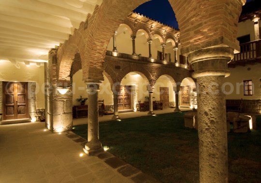 casona-inakaterra-patio-nuit